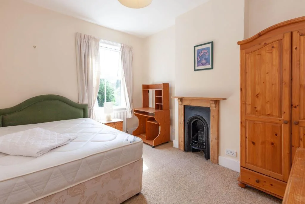 4 bedroom end of terrace house for rent