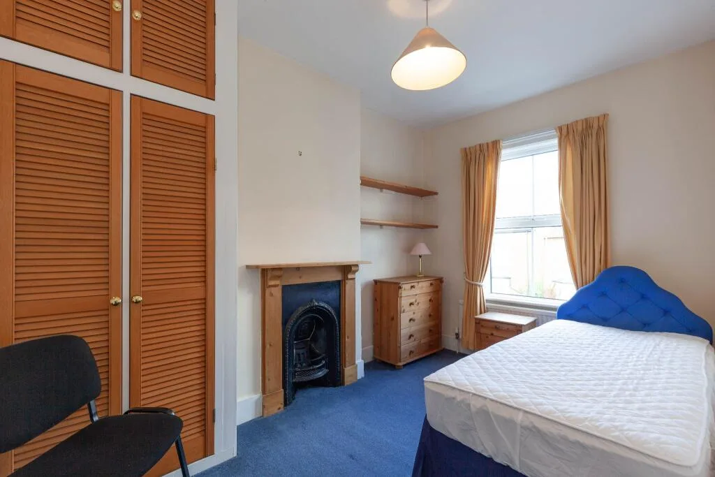 4 bedroom end of terrace house for rent