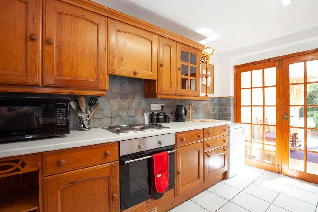 4 bedroom end of terrace house for rent