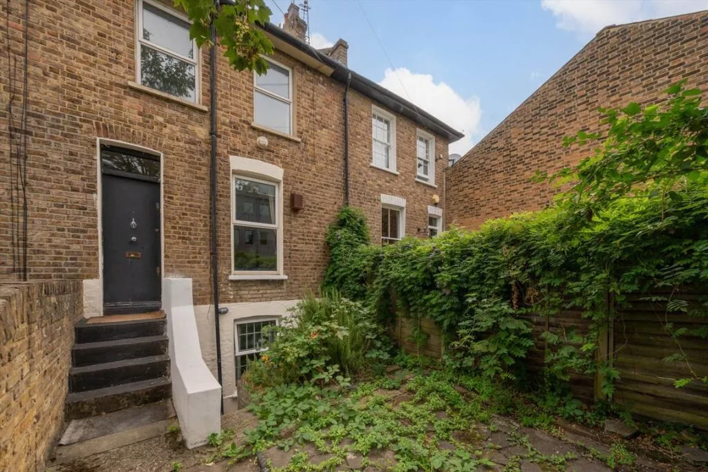 2 bedroom house for rent