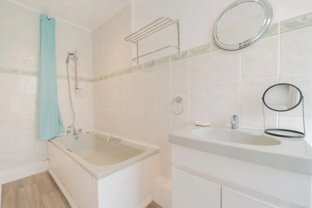 2 bedroom house for rent