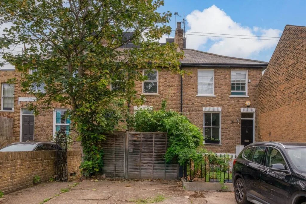 2 bedroom house for rent