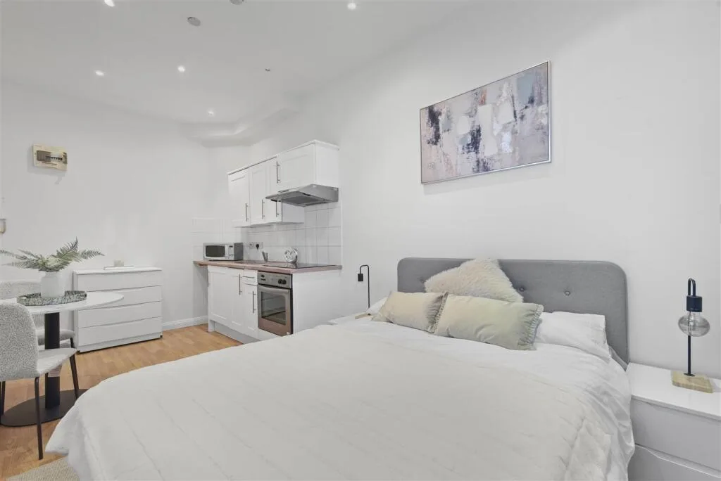 Studio flat for rent