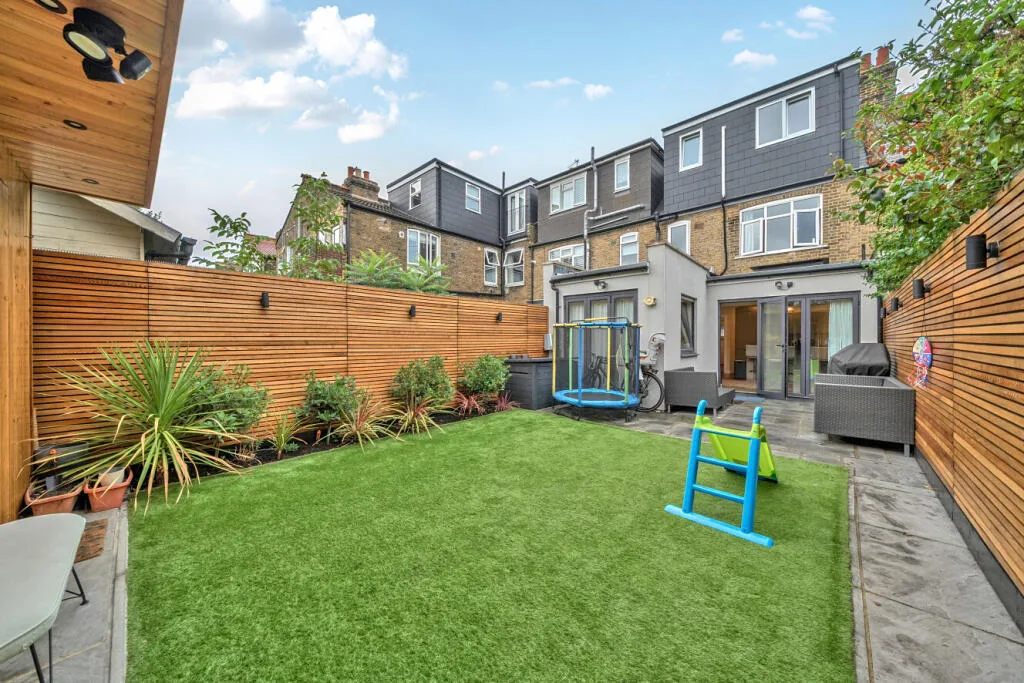 4 bedroom terraced house for rent