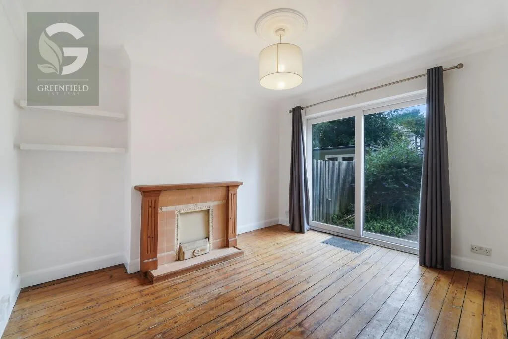 2 bedroom maisonette for rent