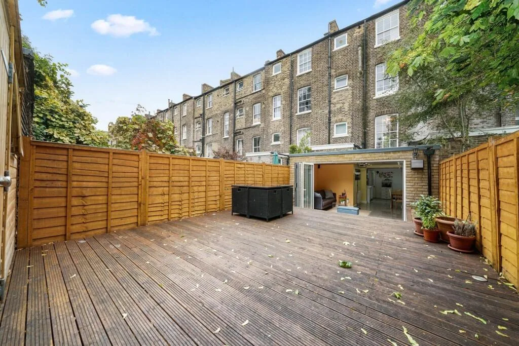 3 bedroom flat for rent