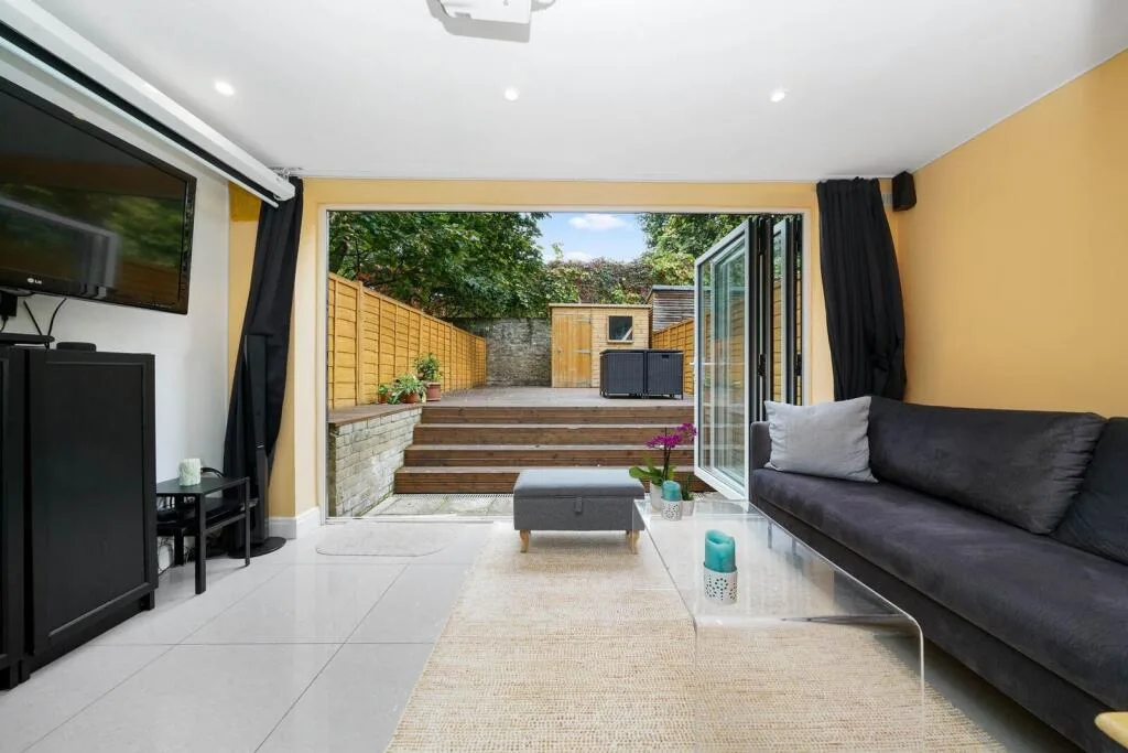 3 bedroom flat for rent