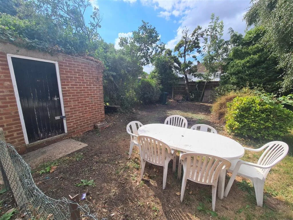 2 bedroom maisonette for rent