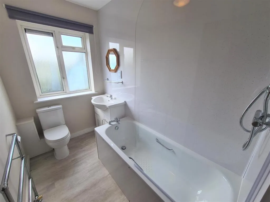 2 bedroom maisonette for rent