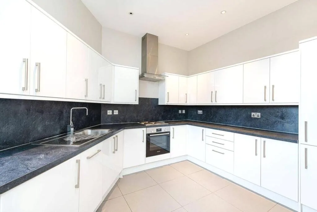 3 bedroom flat for rent
