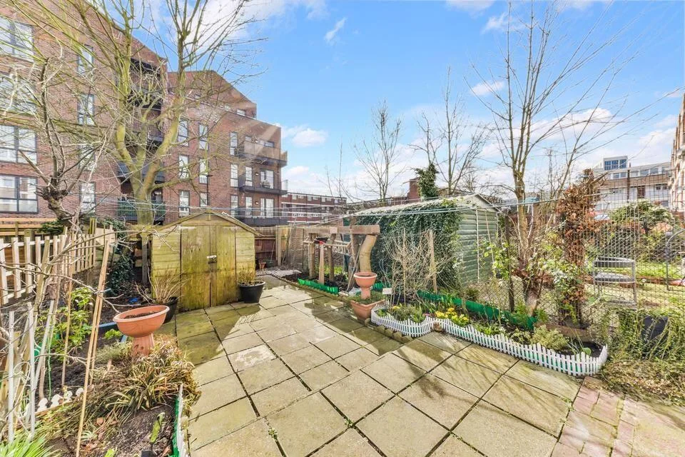3 bedroom maisonette for rent