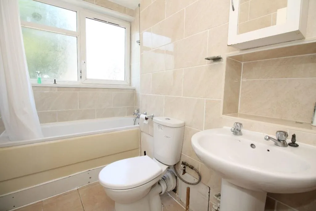 3 bedroom maisonette for rent
