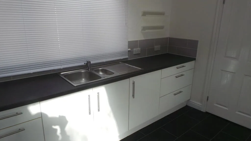 4 bedroom semi-detached house for rent