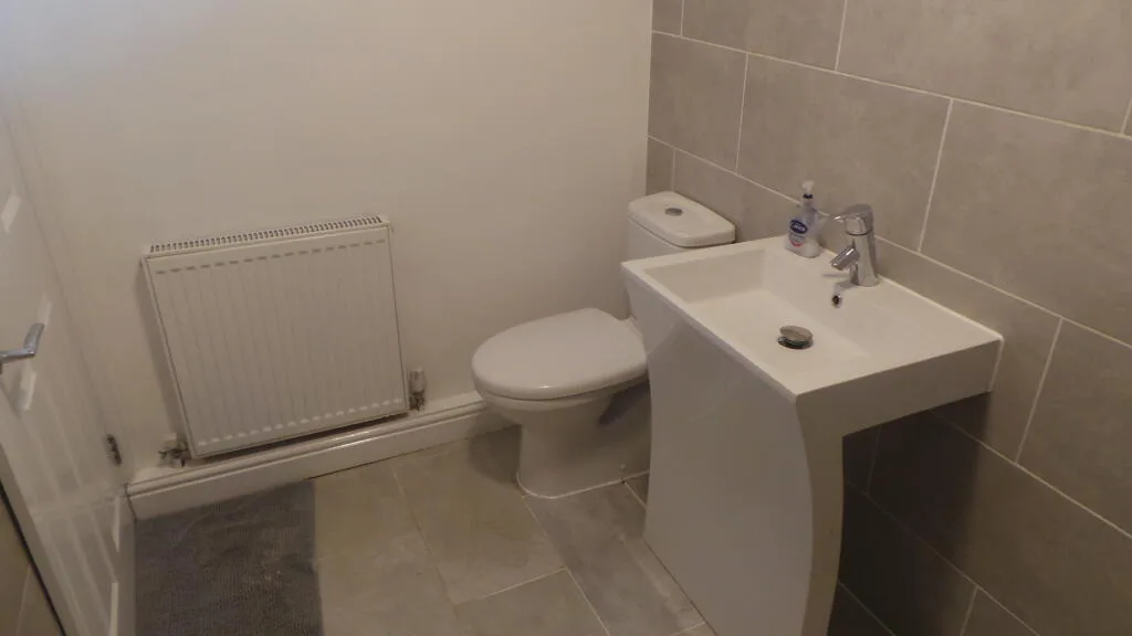 4 bedroom semi-detached house for rent