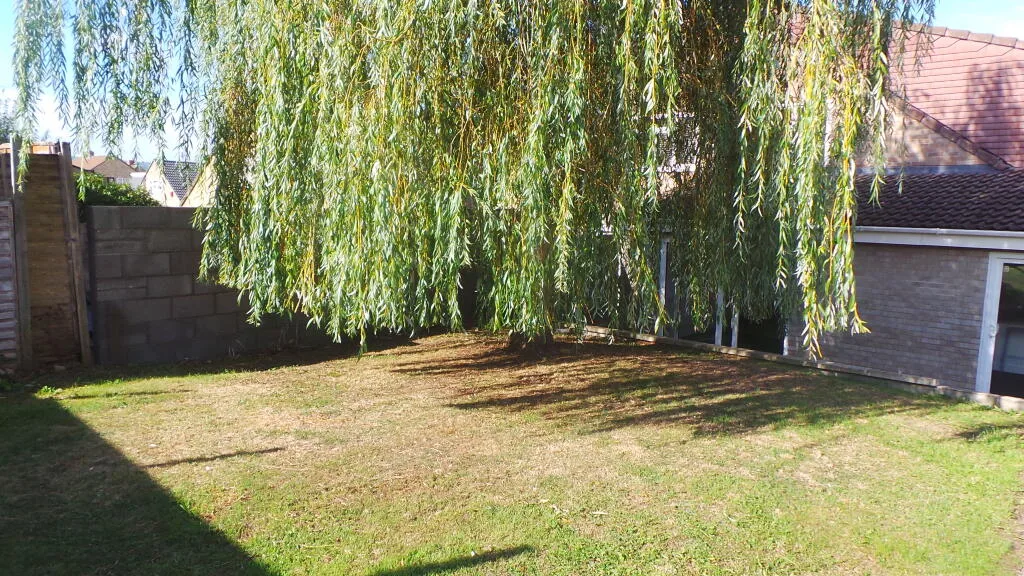 4 bedroom semi-detached house for rent