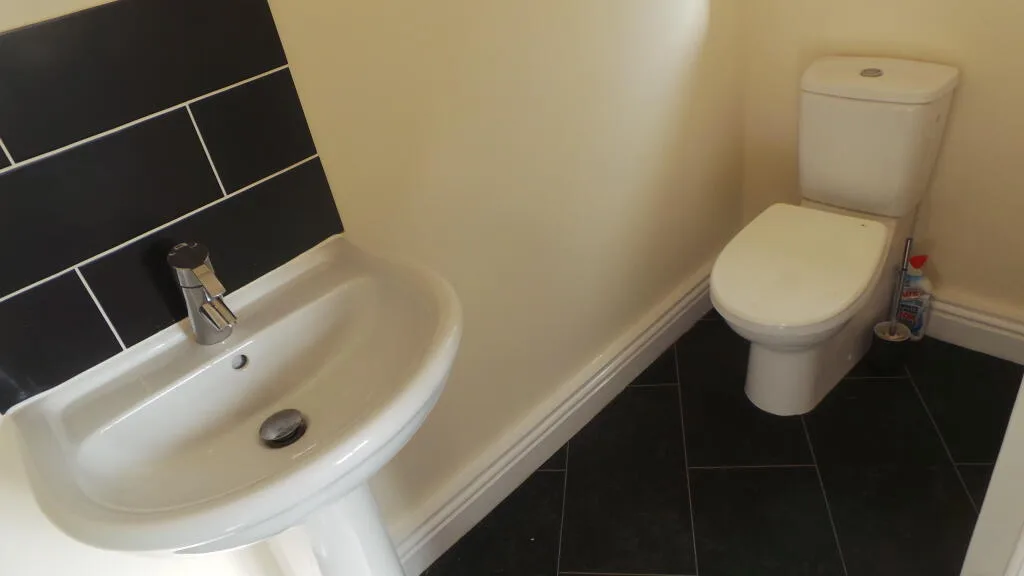 4 bedroom semi-detached house for rent