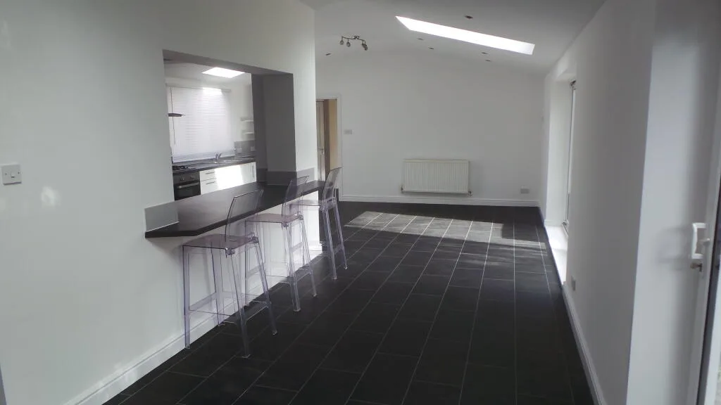 4 bedroom semi-detached house for rent