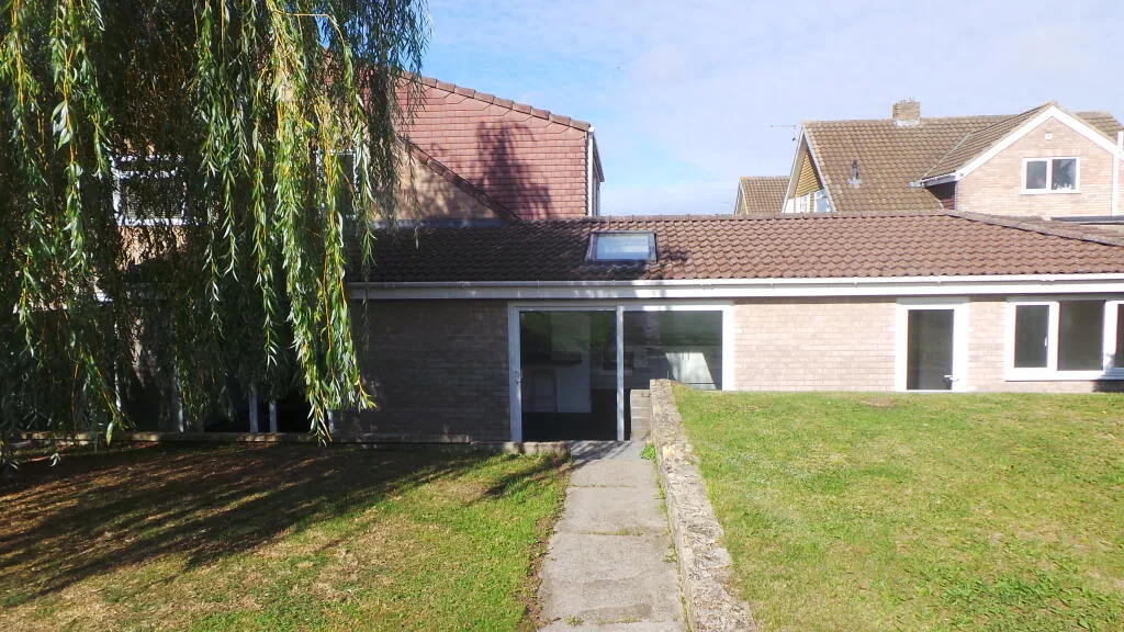 4 bedroom semi-detached house for rent