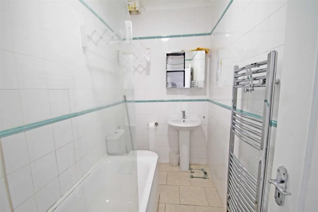 2 bedroom maisonette for rent