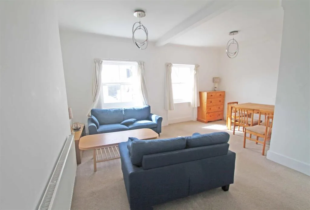 2 bedroom maisonette for rent