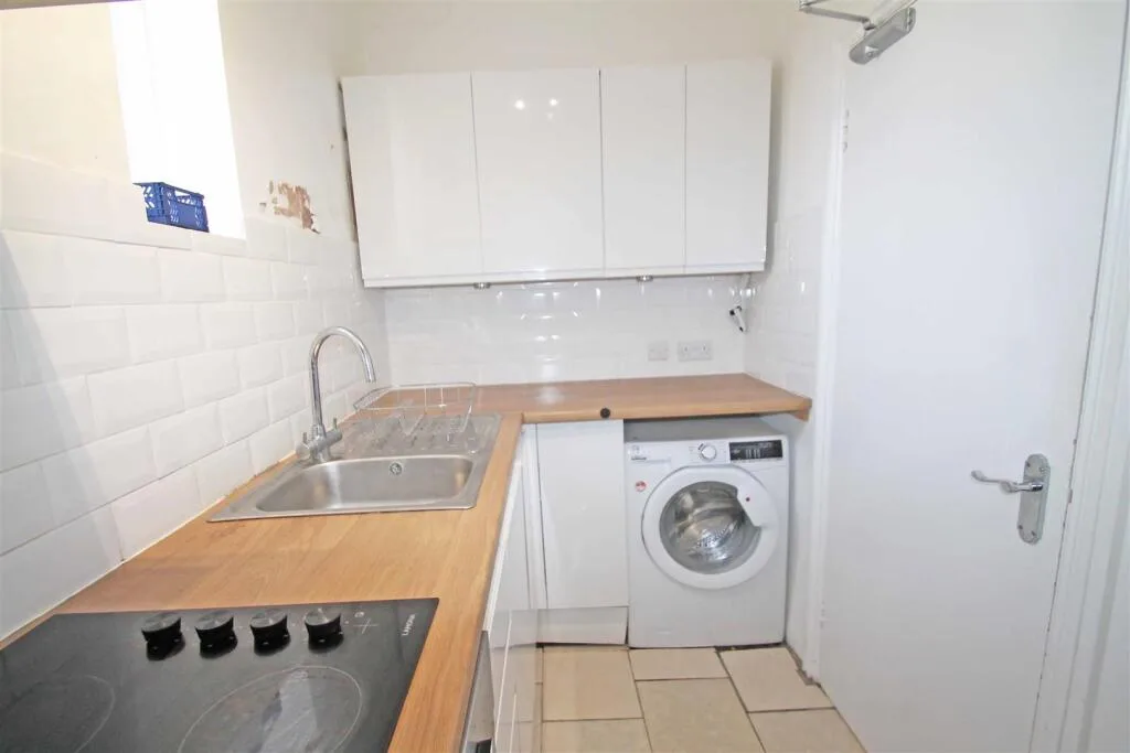 2 bedroom maisonette for rent