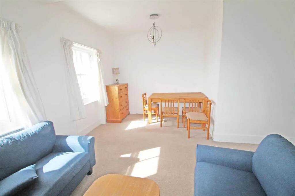 2 bedroom maisonette for rent