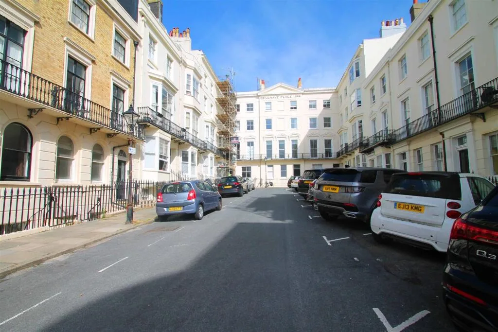 2 bedroom maisonette for rent