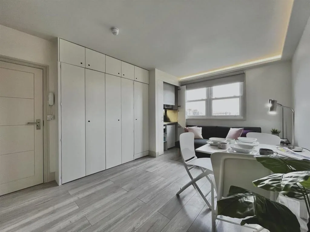 Studio flat for rent