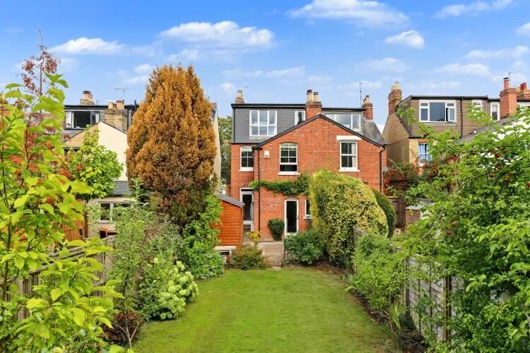 4 bedroom semi-detached house for rent