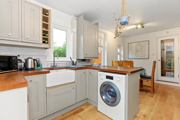 4 bedroom semi-detached house for rent