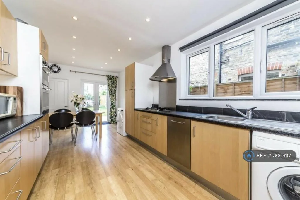 4 bedroom terraced house for rent