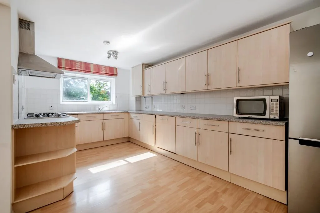 3 bedroom flat for rent