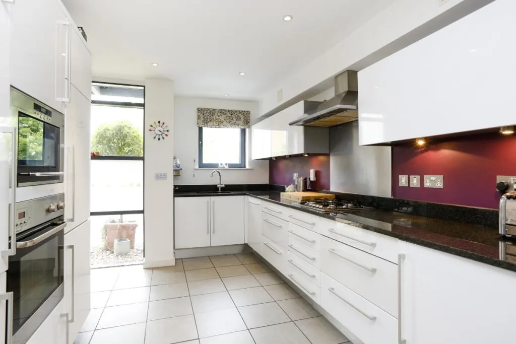 4 bedroom semi-detached house for rent