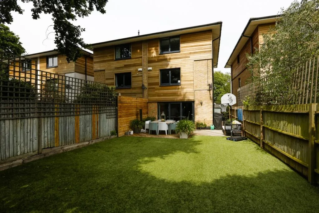 4 bedroom semi-detached house for rent