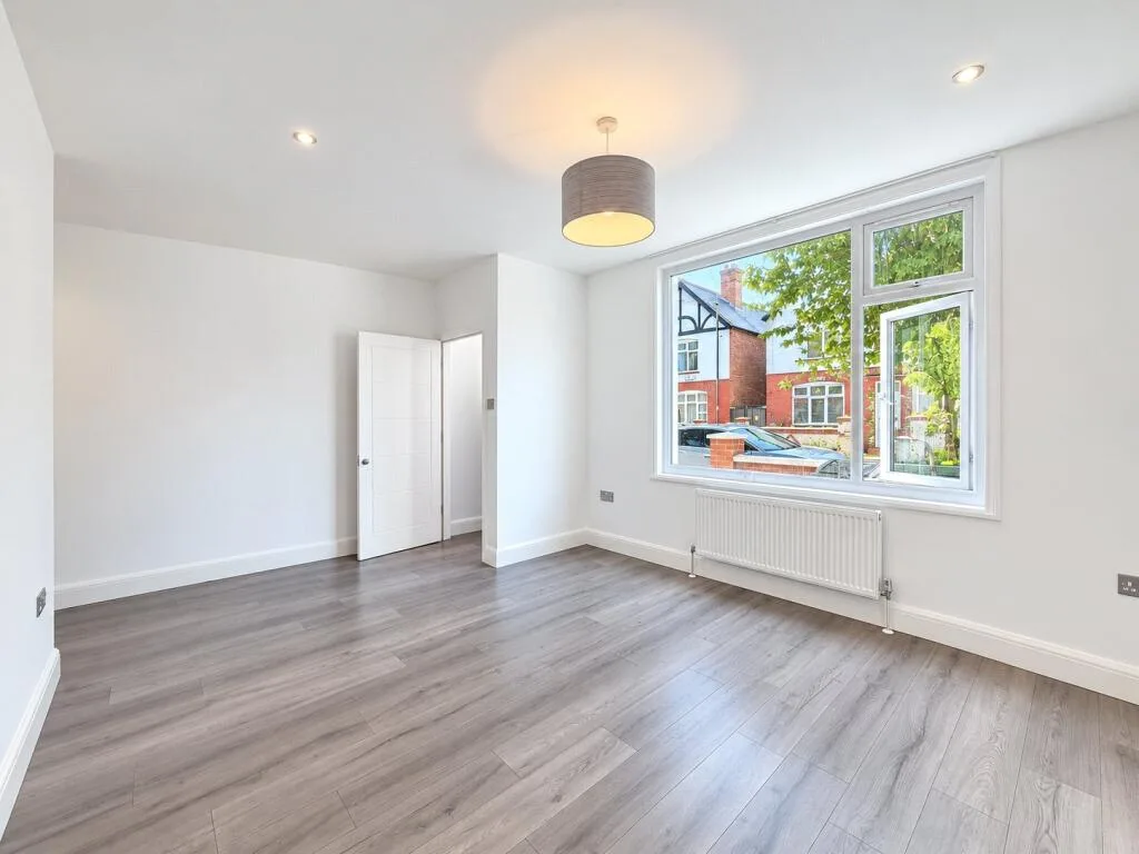 2 bedroom maisonette for rent