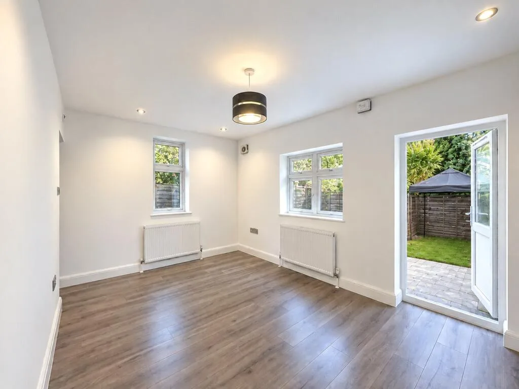 2 bedroom maisonette for rent