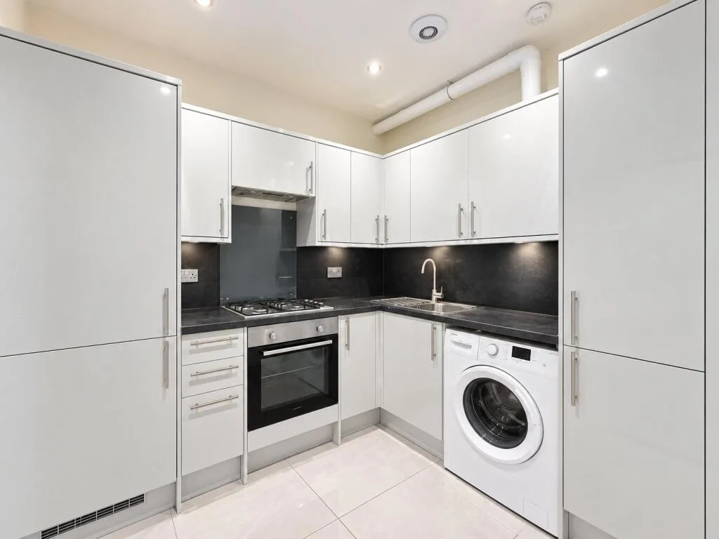 2 bedroom maisonette for rent