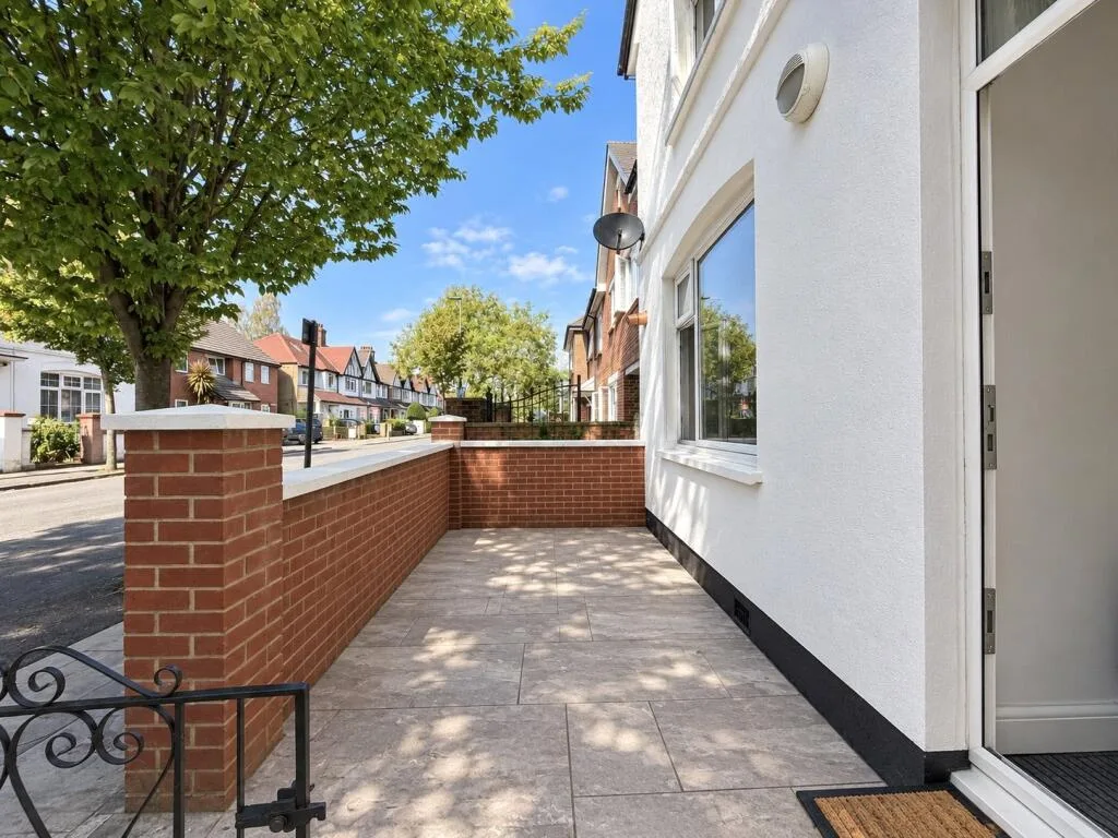 2 bedroom maisonette for rent