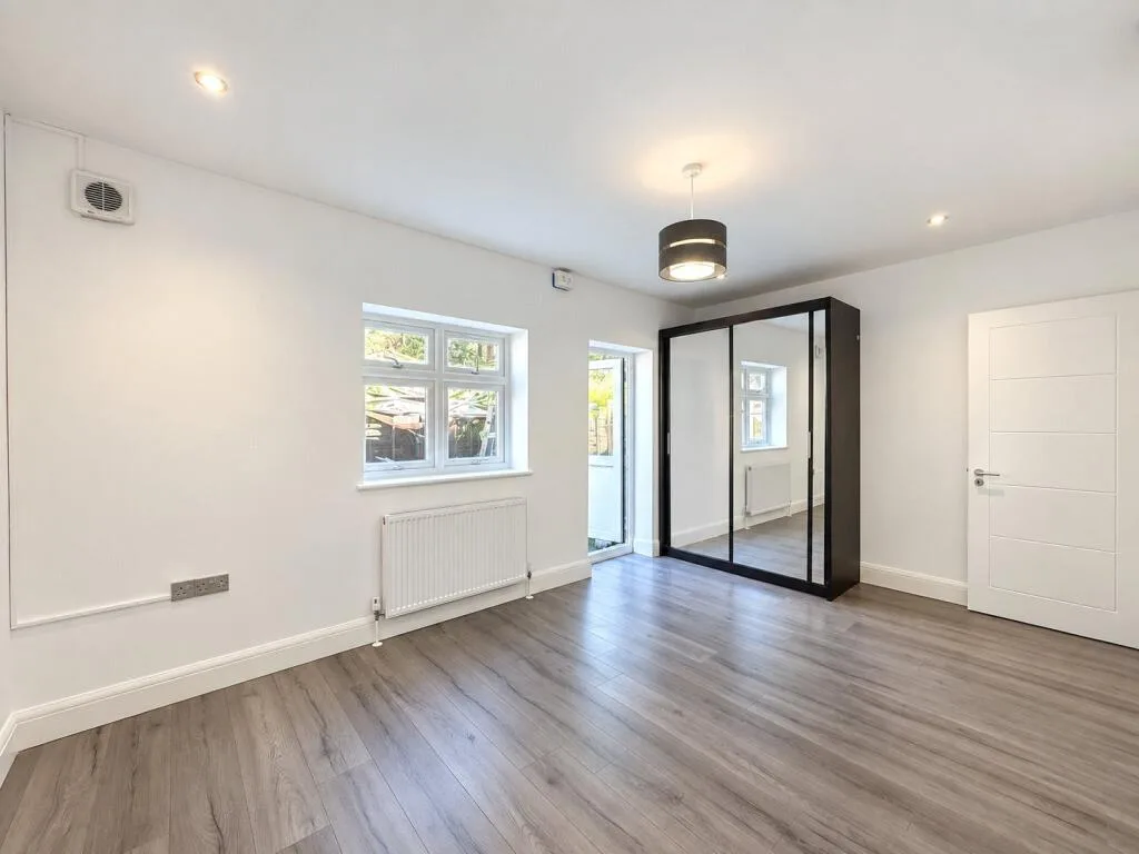 2 bedroom maisonette for rent