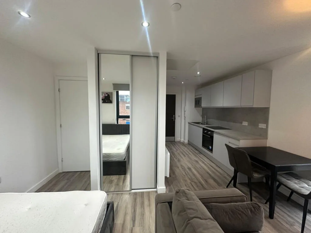 Studio flat for rent