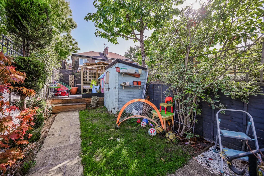 3 bedroom maisonette for rent