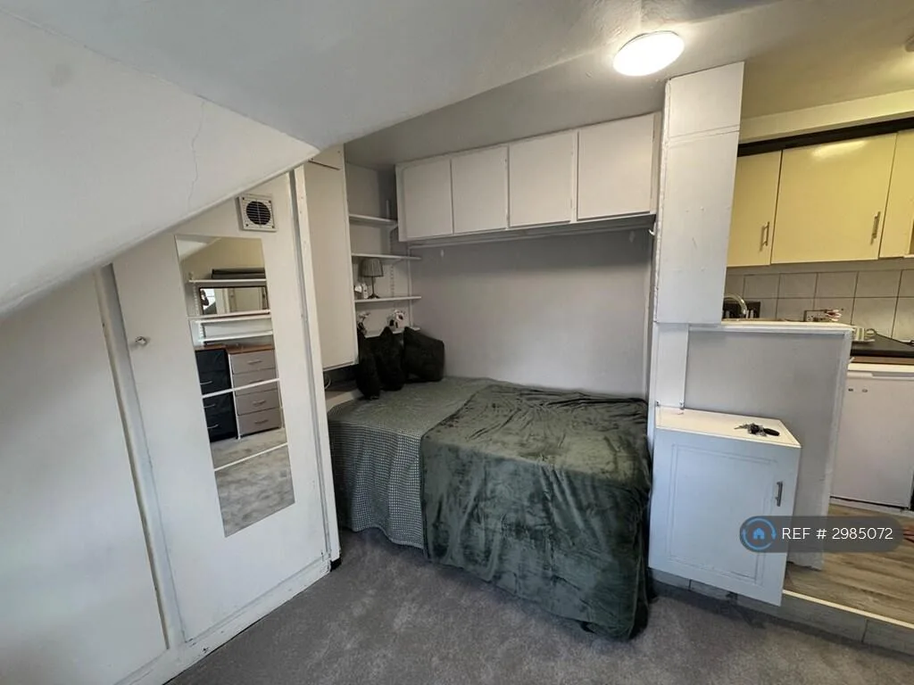 Studio flat for rent