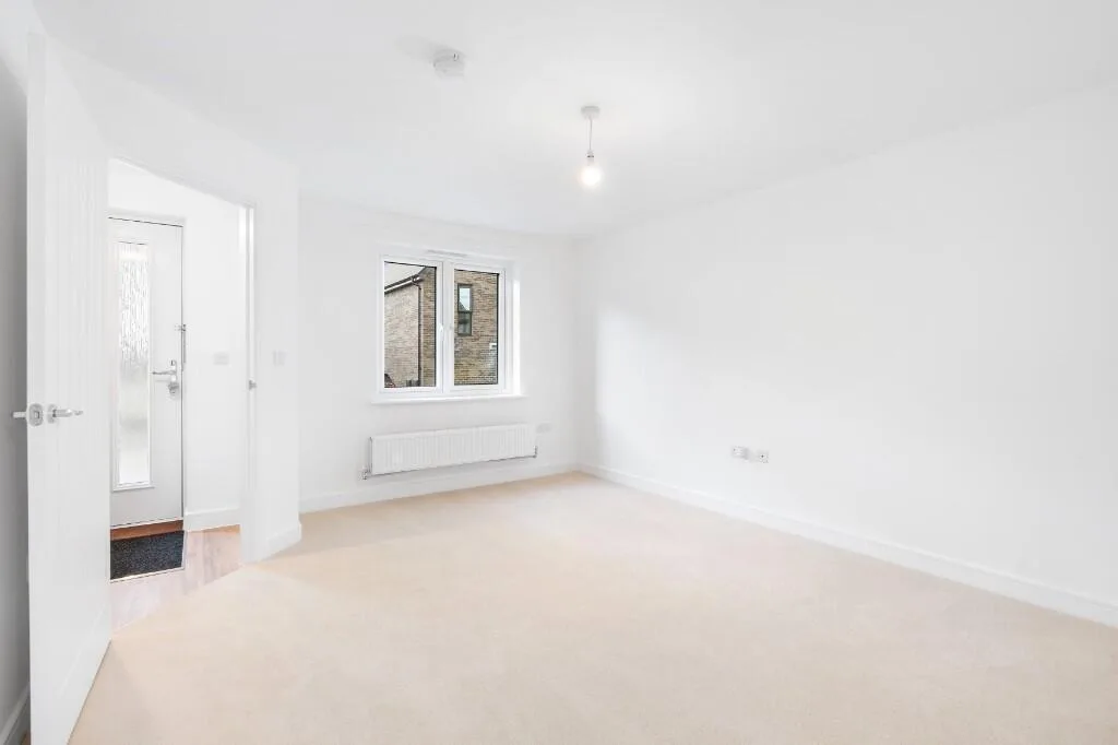 3 bedroom semi-detached house for rent