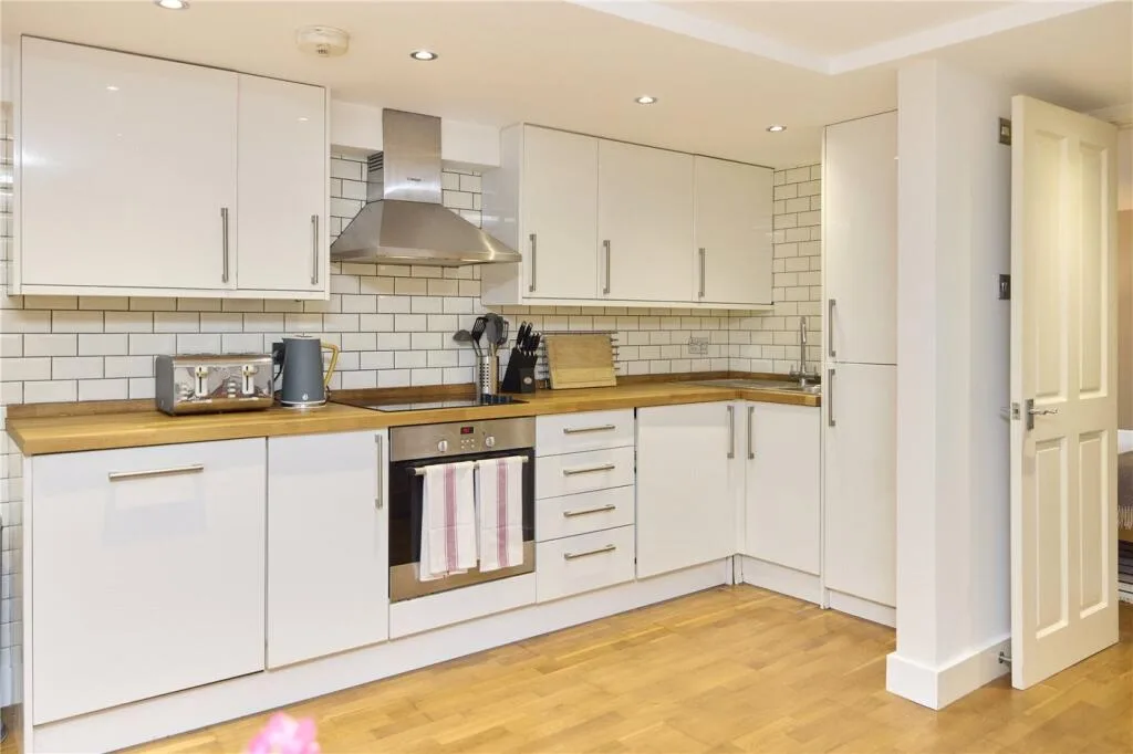 1 bedroom maisonette for rent