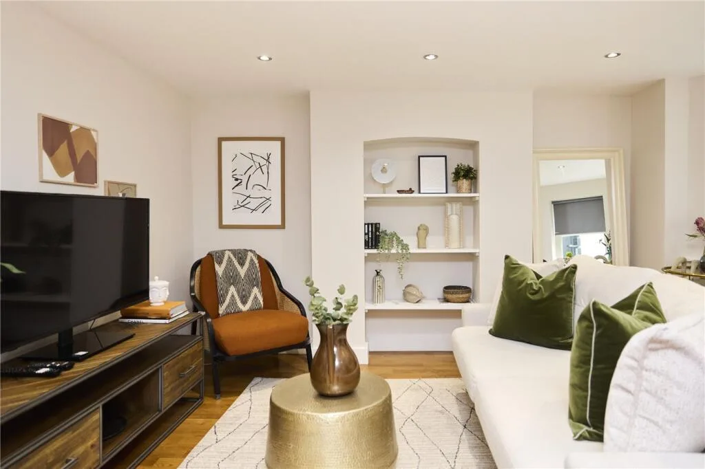 1 bedroom maisonette for rent