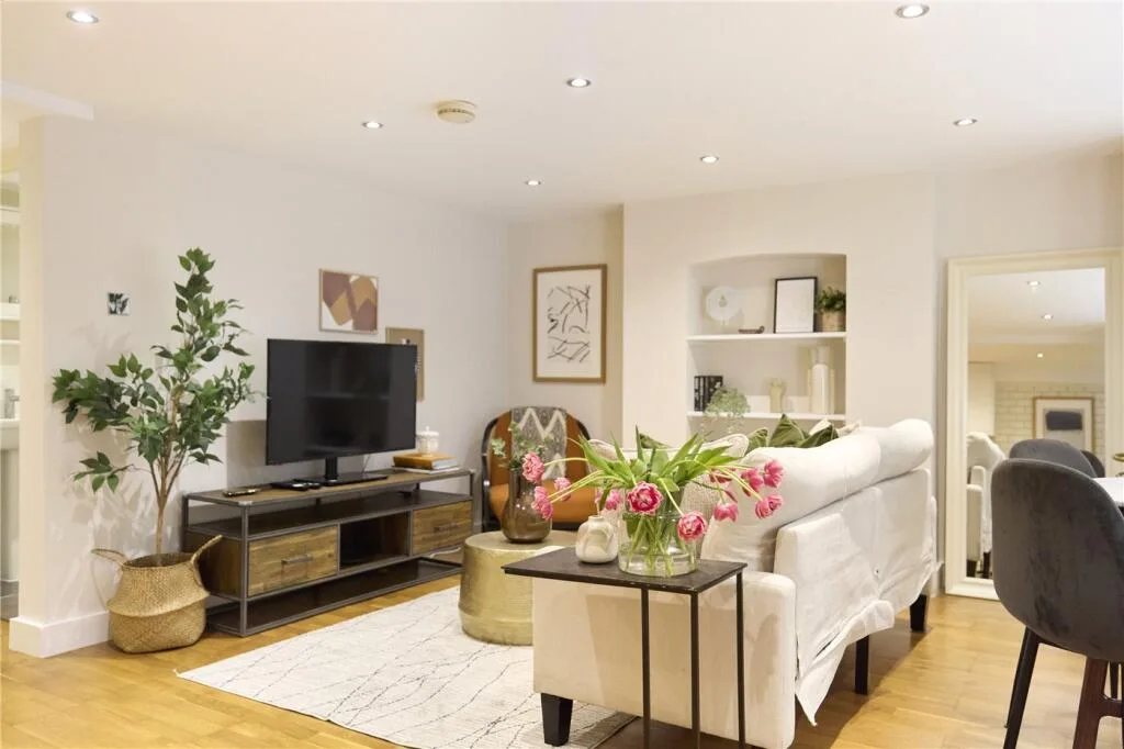 1 bedroom maisonette for rent