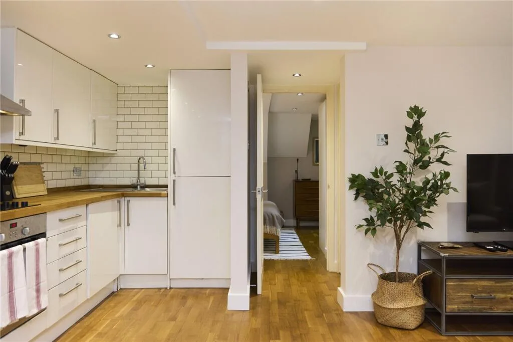 1 bedroom maisonette for rent