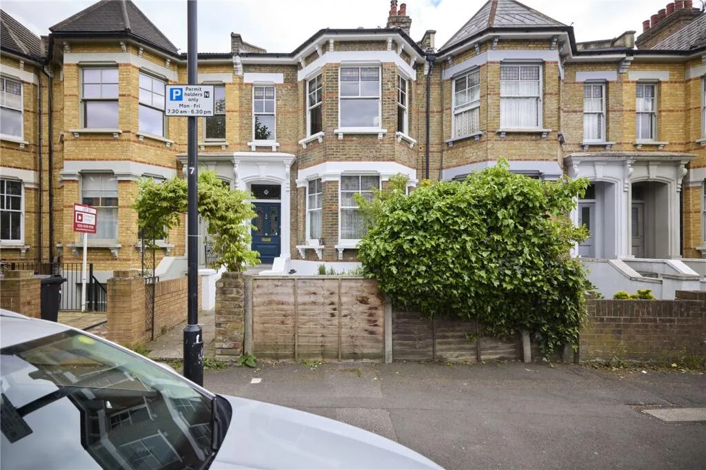 1 bedroom maisonette for rent