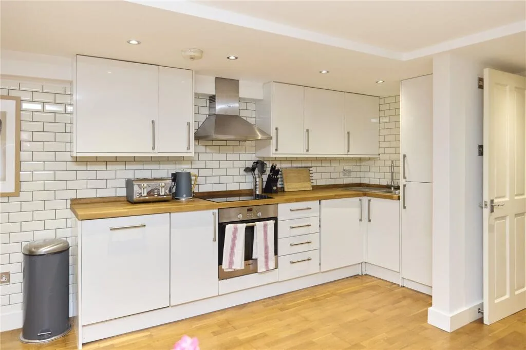 1 bedroom maisonette for rent