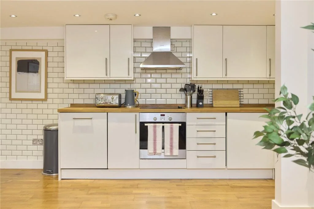 1 bedroom maisonette for rent